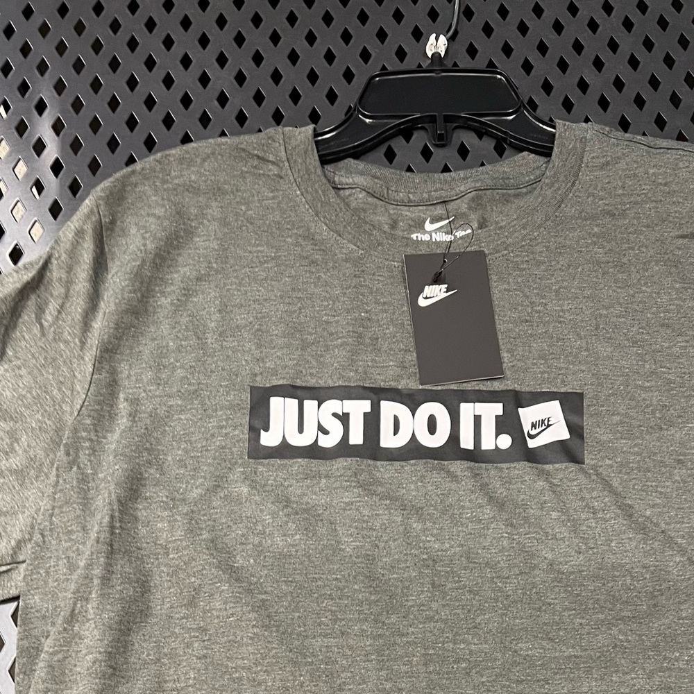 NWT Nike TShirt - Picture 2 of 3